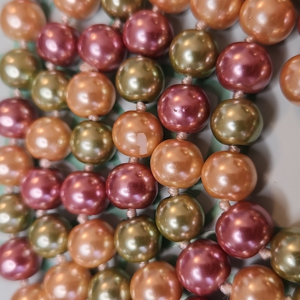 Single Strand Glass Faux Pearl Necklace - Picture 3 of 4